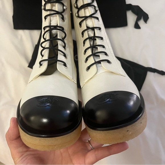 New Chanel Classic Lace Up Boots 39 Pearlized Grained Calfskin Cap Toe Combat - Picture 8 of 15